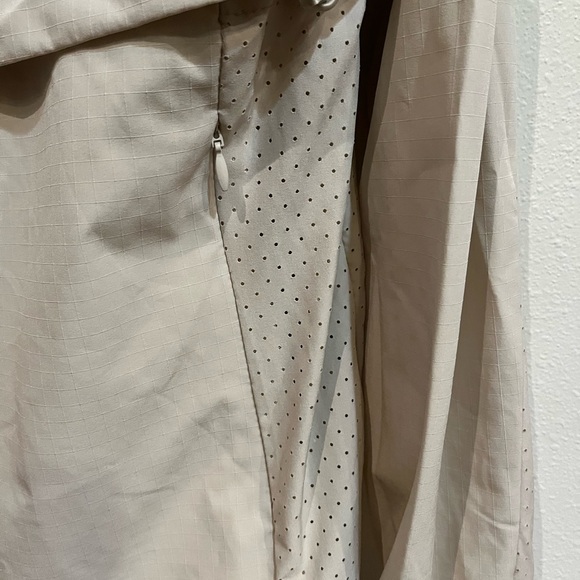 New balance wind breaker - Picture 4 of 5